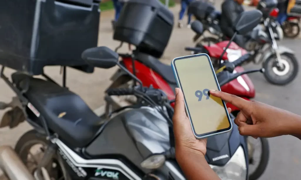 Projeto que regulamenta transporte de moto por app em BH é aprovado em 1º turno » BH 24 Horas