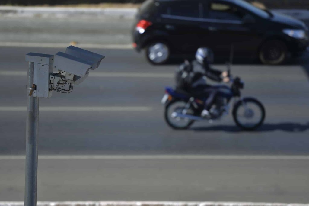 BH terá 32 novos radares de avanço de sinal; veja lista