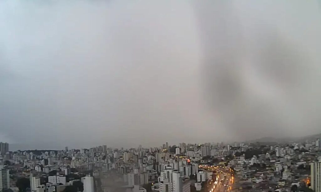 Chuva em MG: Inmet emite alerta para tempestades em BH e quase 300 cidades