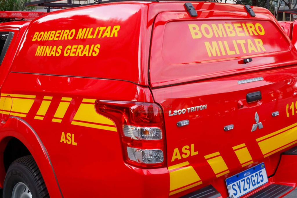 Caminhão atinge bomba de combustível e causa vazamento em posto da BR-040, em Sete Lagoas