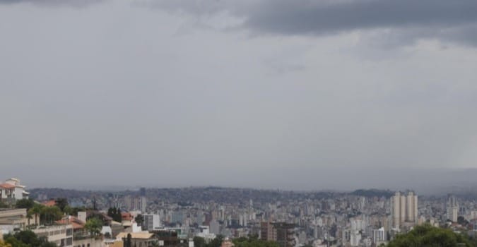BH entra em alerta para chuva e ventos de até 50km/h no primeiro dia do ano