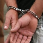 Homem com mandado...