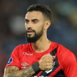 América acerta retorno...