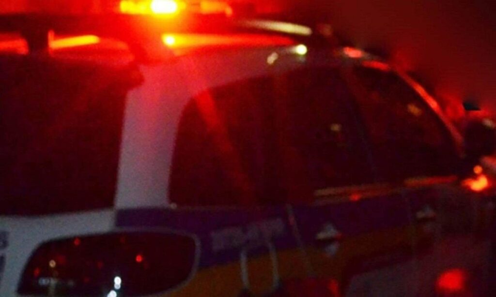 envolvimento com o tráfico de drogas naquela localidade. A prisão ocorreu no mom