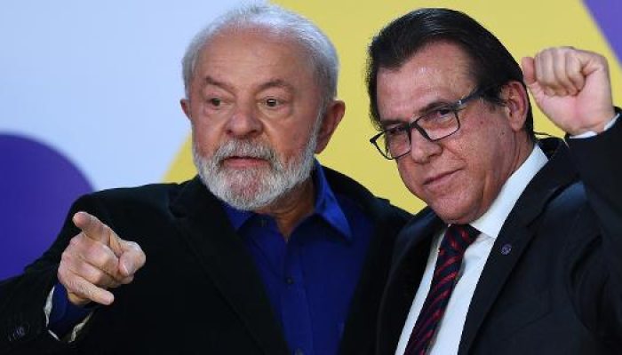230823-o-presidente-lula-pt-e-o-ministro-do-trabalho-e-do-emprego-luiz-marinho-em-evento-no-palaci.jpeg