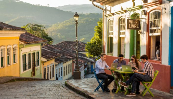 A-cidade-do-interior-de-Minas-Gerais-que-virou-refugio-da-elite-digital-768x480-1.jpg
