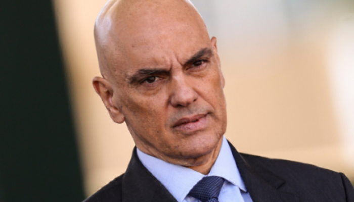 Alexandre-de-Moraes-prorroga-por-60-dias-inquerito-da-PF-contra-Eduardo-Bolsonaro-430x323.png