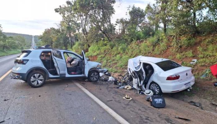 Duas-criancas-e-tres-adultos-morrem-apos-acidente-entre-dois-carros-na-BR-040-em-Minas.jpg