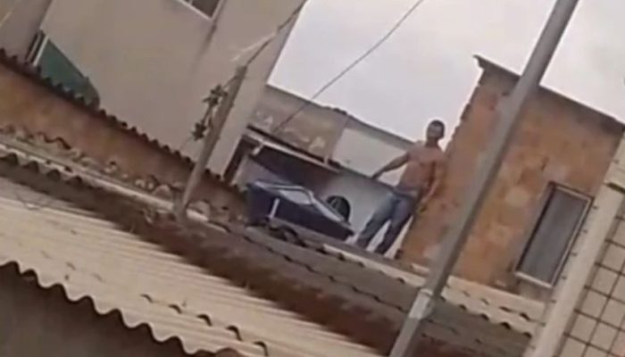 Foragido-por-estupro-apanha-de-moradores-tenta-fugir-pulando-muros-e-e-preso-em-Contagem.jpg