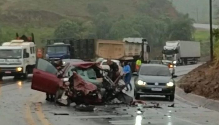 Homem-morre-em-batida-de-frente-entre-carro-e-carreta-na-BR-381-em-Minas.webp.jpeg