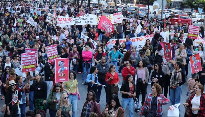 Em greve há 15 dias, professores de BH mantém paralisação após reunião com Prefeitura » BH 24 Horas