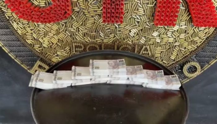 Idoso-e-preso-com-R-220-mil-em-notas-falsas-dentro-de-onibus-na-Grande-BH.jpg
