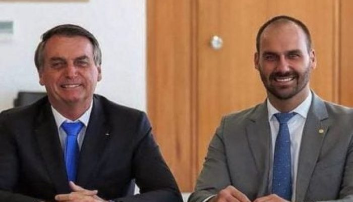 Jair-Bolsonaro-e-Eduardo-Bolsonaro-430x323.jpg