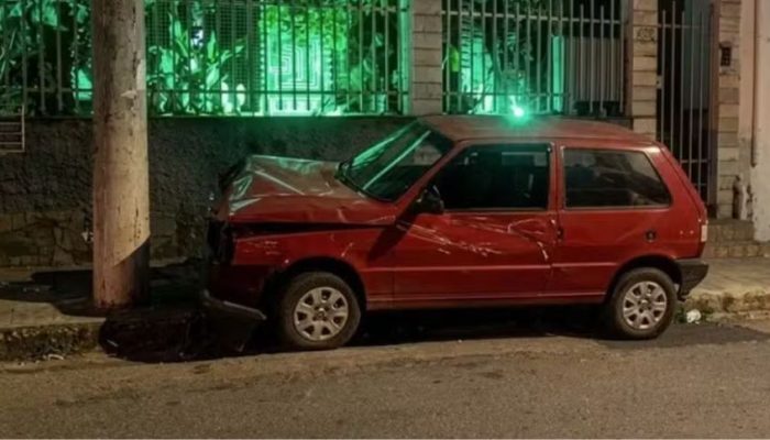 Motorista-leva-soco-de-entregador-durante-briga-bate-carro-em-poste-e-morre-em-BH.jpg