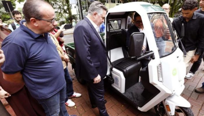 Prefeitura-de-BH-testa-triciclos-eletricos-para-substituir-carrocas.jpg
