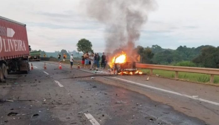 Quatro-pessoas-morrem-carbonizadas-em-acidente-na-BR-381-em-Lavras.jpeg