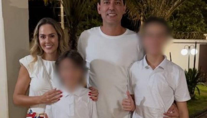 Thales-Machado-com-a-esposa-e-os-filhos-430x323.jpg