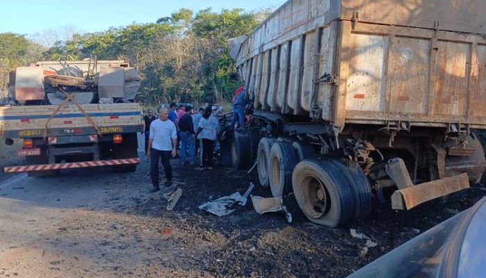 Acidente interditou via / Foto: reprodução redes sociais