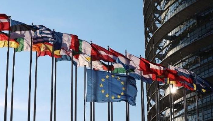 bandeiras-sao-vistas-do-lado-de-fora-do-parlamento-europeu-na-franca-1713867920770_v2_615x300.jpg