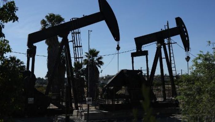 bombas-de-extracao-de-petroleo-na-california-nos-eua-1774299844240_v2_615x300.jpg