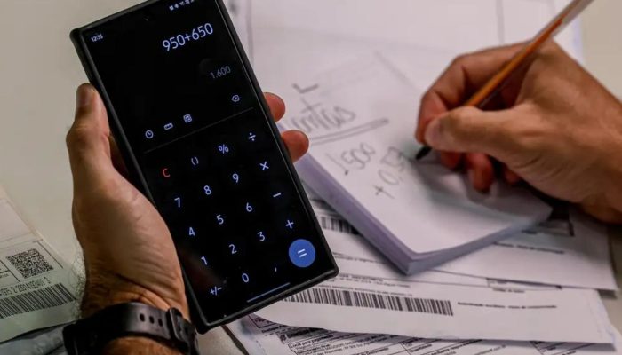 calculadora-dinheiro-contas-inadimplencia-foto-joedson-alves-agencia-brasil.jpg