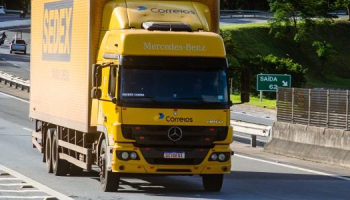 caminhao-transporte-correios-estrada-1757681004936_v2_615x300.jpg