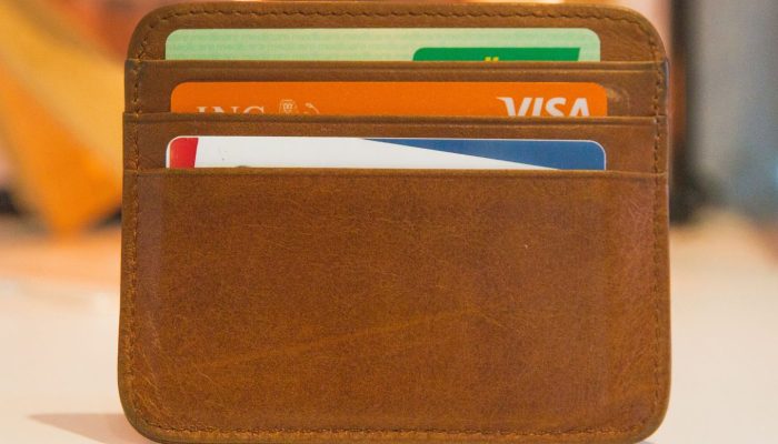 cartao-de-credito-compra-parcelada-foto-stephen-phillips-unsplash.jpg