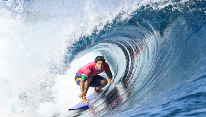 f9b27633-foto-gabriel-medina-surfe-paris-2024-galeria_1-430x323.png