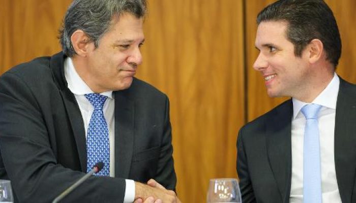 fernando-haddad-e-o-presidente-da-camara-dos-deputados-hugo-motta-durante-assinatura-do-projeto-de-l.jpeg