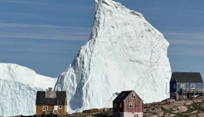 iceberg-na-groenlandia-1752427039034_v2_615x300.jpg
