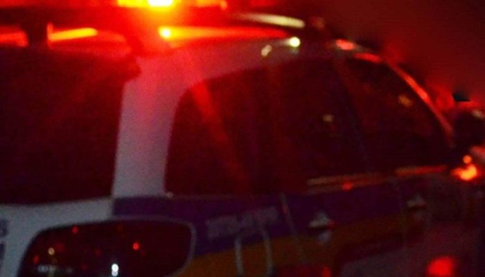 envolvimento com o tráfico de drogas naquela localidade. A prisão ocorreu no mom