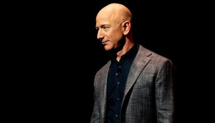 jeff-bezos-fundador-e-ex-ceo-da-amazon-1668619670463_v2_615x300.jpg