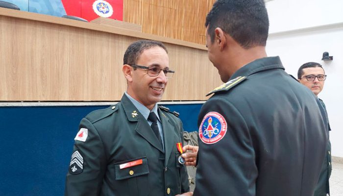 5ª Cia Ind de Bombeiros entrega Medalha do Mérito Militar em Sete Lagoas