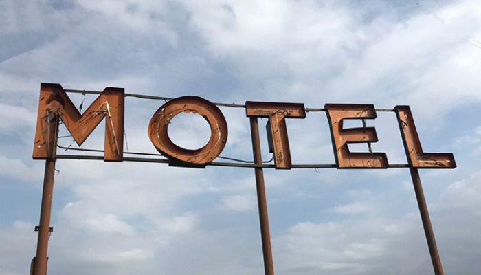 Cinco são presos em motel com bebê e drogas em Coronel Fabriciano