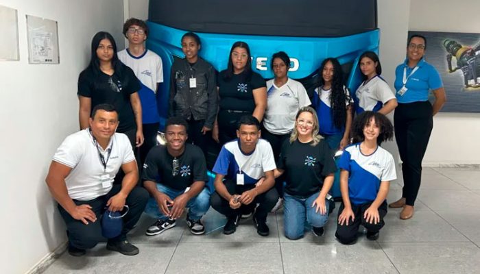 Alunos da escola Ápio Solon Cardoso – Crédito: IVECO