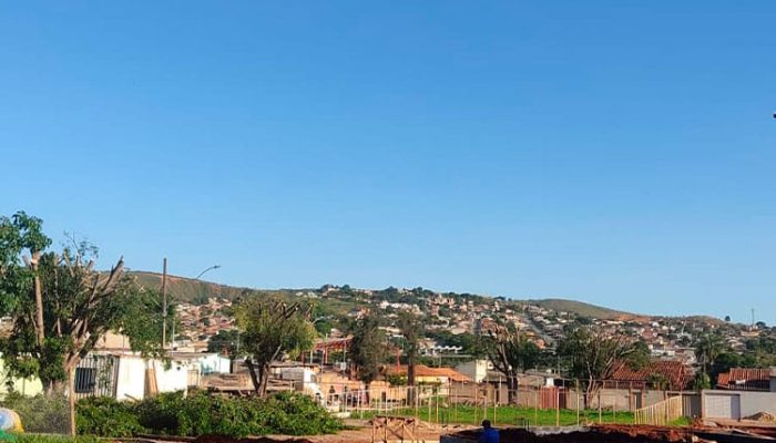 Céu limpo durante a manhã na cidade / Foto: Filipe Felizardo