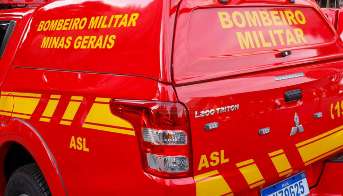 Caminhão atinge bomba de combustível e causa vazamento em posto da BR-040, em Sete Lagoas
